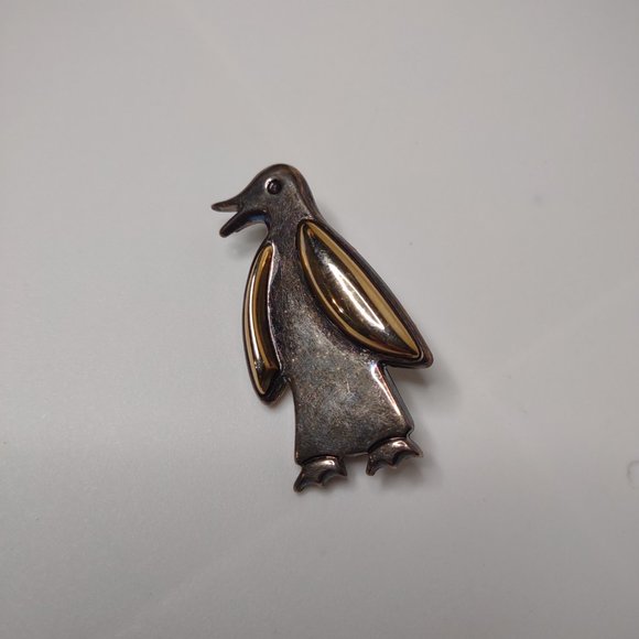 Cute Vintage Metal Two Tone Penguin Brooch Or Pendant - Picture 3 of 16